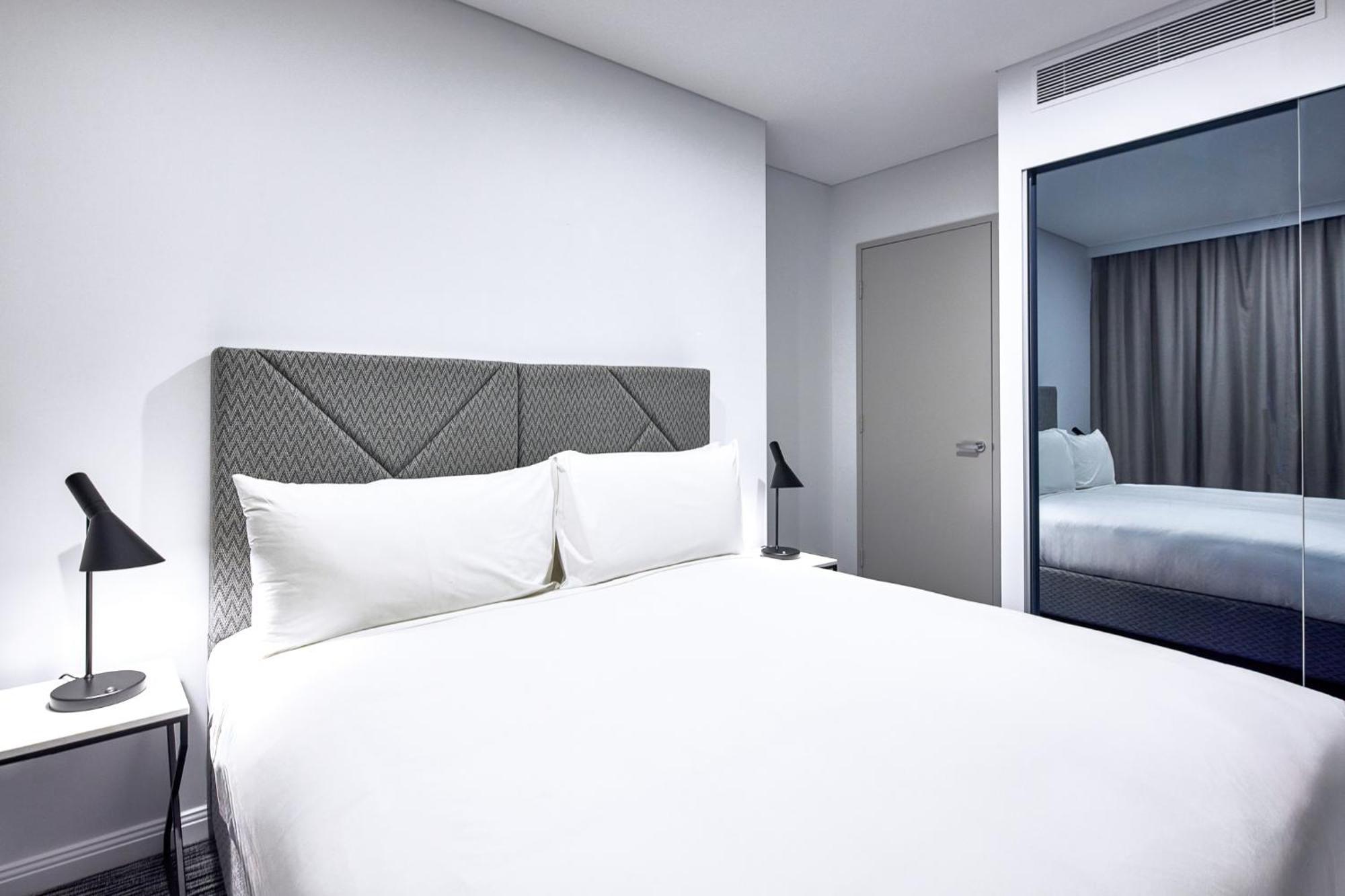 Meriton Suites George Street, Parramatta Sydney Esterno foto